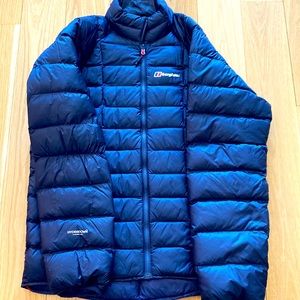 Like NEW Navy Large Berghaus Scafell Hydrodown Fusion Men’s jacket. Light, warm!